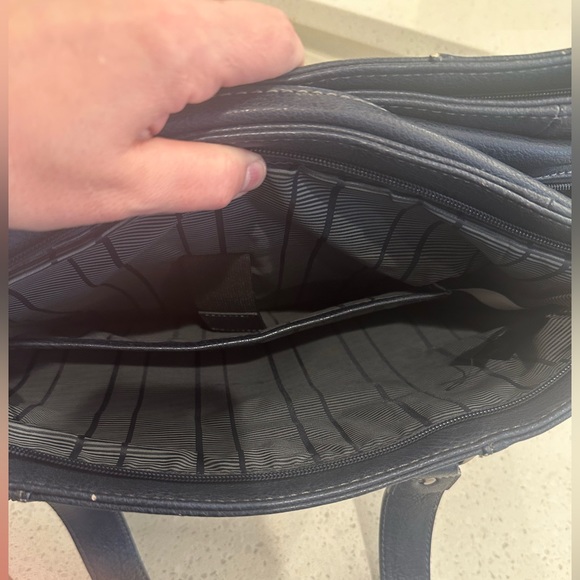 Kenneth Cole Reaction Briefcase - Picture 5 of 11